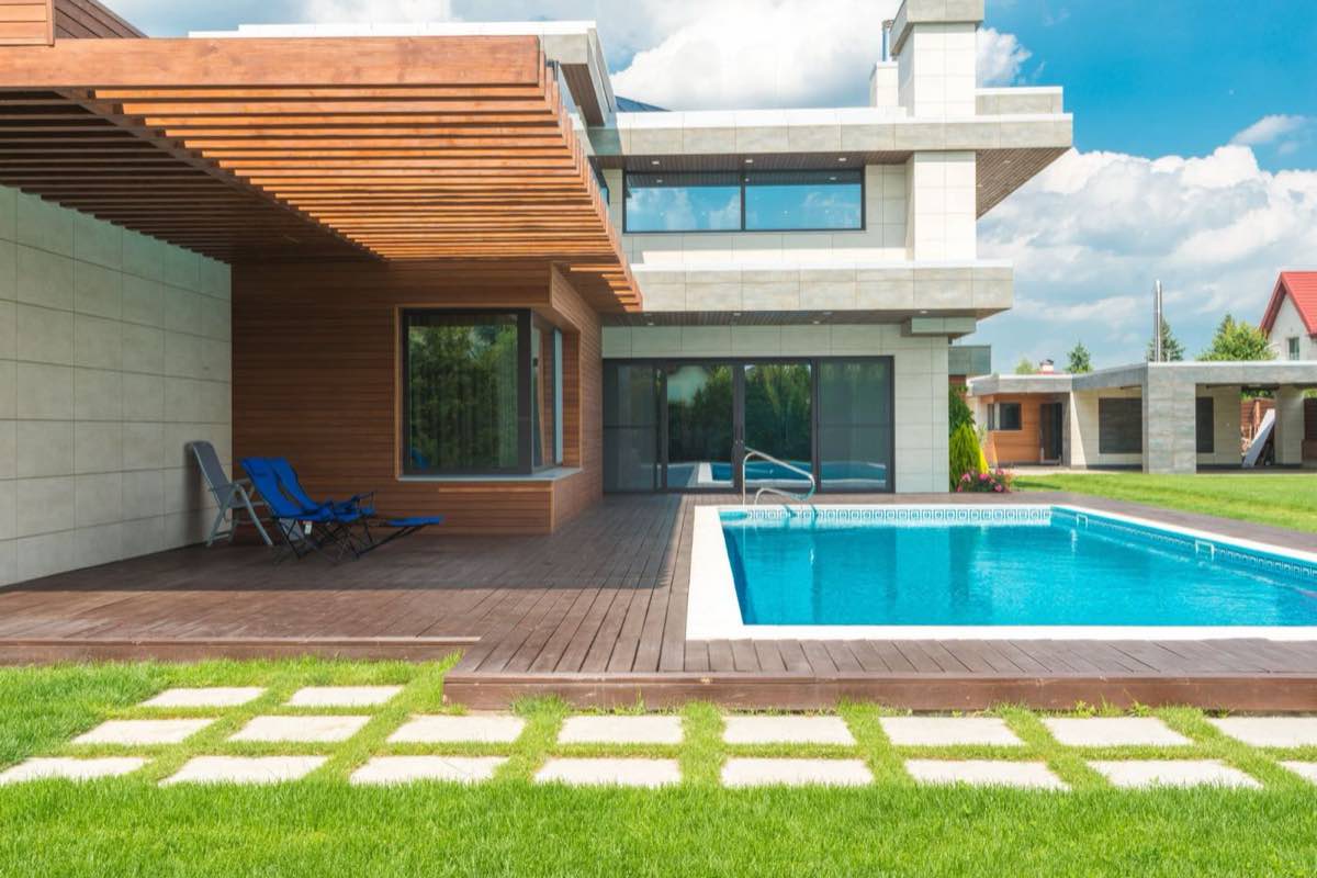 Weekly Pool Cleaning & Service in Bakersfield, CA
